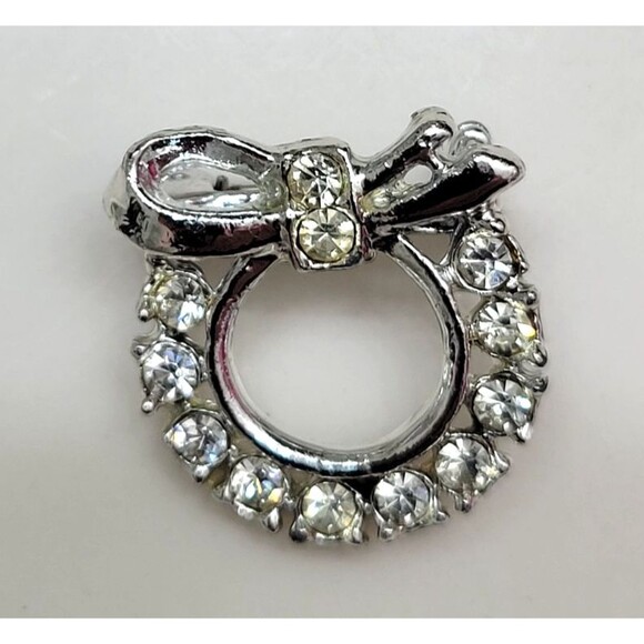 Christmas Wreath Brooch Pin Clear Rhinestones Bow Ribbon Silver Tone Holiday - Picture 6 of 11